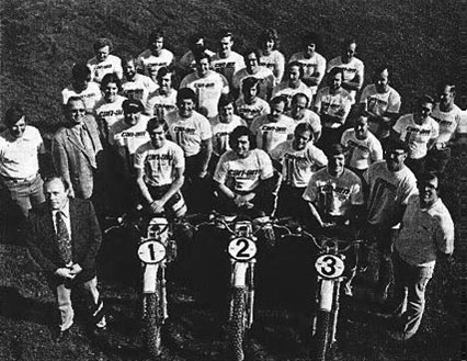 Гэри Джоунс №1(Gary Jones), Марти Трайпс №2(Marty Tripes), Джимми Эллис №3 (Jimmy Ellis) и команда исследователей и конструкторов Can-Am 1974 года 02_b