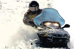 При резком нажатии на тормоз на рыхлом снегу можно «зарыться» в глубокий сугроб. st3